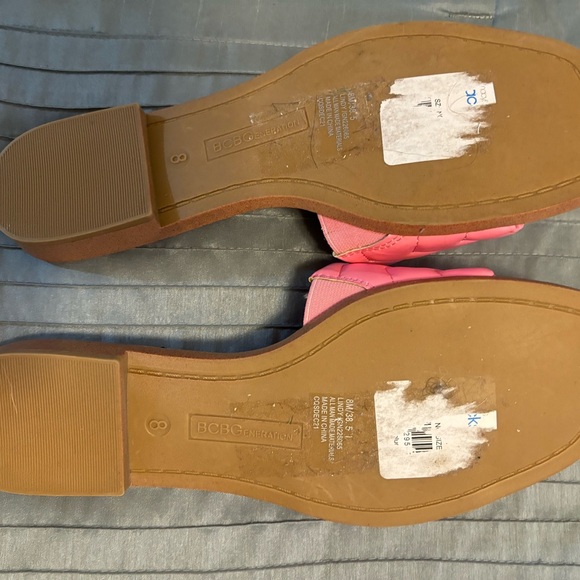 These BCBG Generation flip flops are hot pink.  NEW without tags  Never worn. - Picture 7 of 10